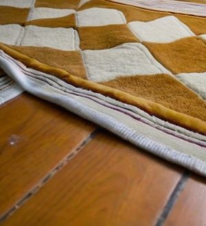 Как спасти линолеум от пожелтения под ковриком: причины, решения и профилактика