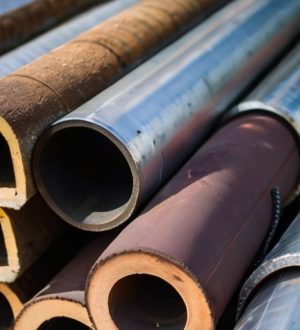 Как выбрать идеальные трубы для забора из профнастила: от материалов до монтажа