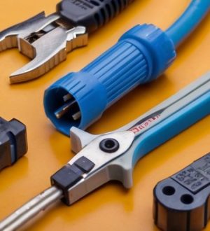 Безопасная замена электропроводки: пошаговое руководство по установке розетки