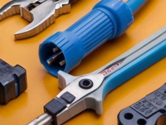 Безопасная замена электропроводки: пошаговое руководство по установке розетки