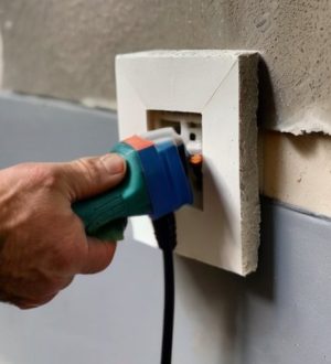 Эффективная и безопасная заделка розеток: пошаговое руководство для вашего дома