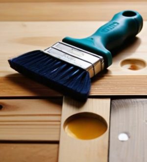 Как избавиться от смолы на древесине: пошаговое руководство для идеальной покраски