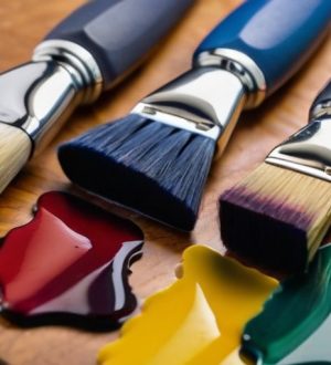 Как покрасить лакированное дерево: от подготовки до долговременной эксплуатации