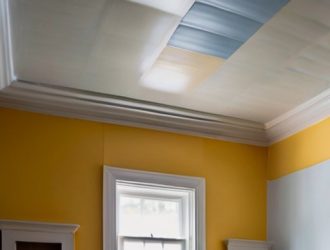 Как правильно покрасить побеленный потолок: пошаговое руководство для идеального результата