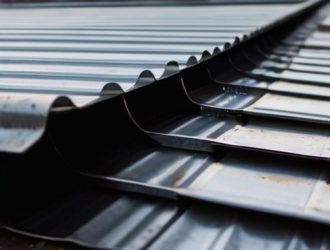 Как правильно сочетать профлист и рубероид: советы, преимущества и технологии укладки