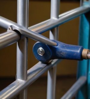 Как приварить навесы на ворота: пошаговое руководство для надежной и долговечной конструкции