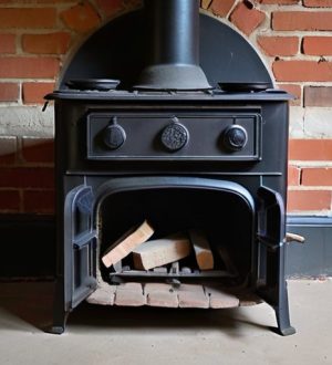 Как продлить жизнь вашей кирпичной печи: эффективные методы замазывания трещин и уход после ремонта