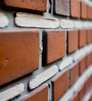 Как сохранить кирпичную кладку без высолов: причины, профилактика и методы удаления