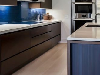 Как установить стеклянный фартук на кухне: пошаговое руководство для идеального результата