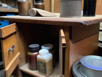 Как вдохнуть новую жизнь в старый комод: руководство по реставрации своими руками