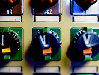 Как выбрать автоматический выключатель для оборудования 15 кВт: руководство по безопасности и эффективности