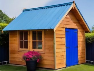 Как выбрать идеальную краску для уличного деревянного туалета: советы и рекомендации