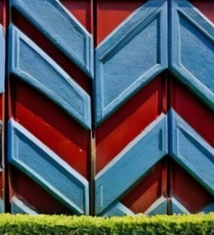 Как выбрать идеальную краску для бетонного забора: от подготовки до ухода