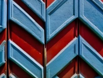 Как выбрать идеальную краску для бетонного забора: от подготовки до ухода