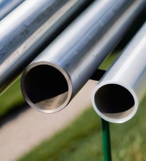 Как выбрать идеальные трубы для забора: советы по материалам, прочности и экономии