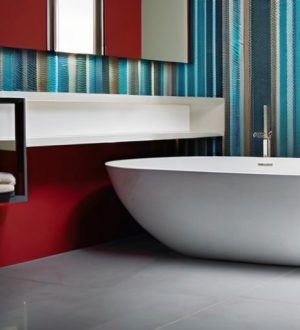 Как выбрать идеальный материал для обшивки стен в ванной: от керамики до стеклянных панелей