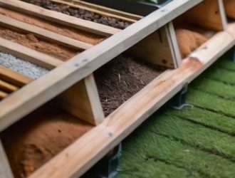 Как выбрать идеальный пол для курятника: от дерева до инновационных материалов