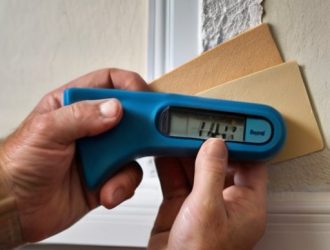 Когда можно клеить обои на свежую штукатурку: секреты долговечности и подготовки