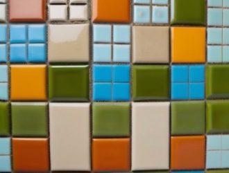 Правильная укладка плитки на улице: Роль цементного раствора и секреты долговечности