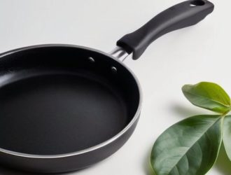 Тефлон или керамика: как выбрать идеальную сковороду для здоровья и кулинарных шедевров?
