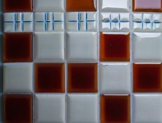 Эффективная чистка напольной плитки: секреты борьбы с загрязнениями и выбор средств