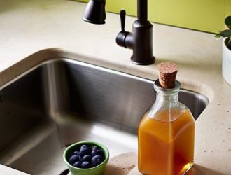 Эффективная чистка раковины: как сода и уксус помогут решить проблему засоров