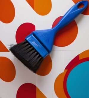 Как избежать пузырей при поклейке флизелиновых обоев: советы и рекомендации