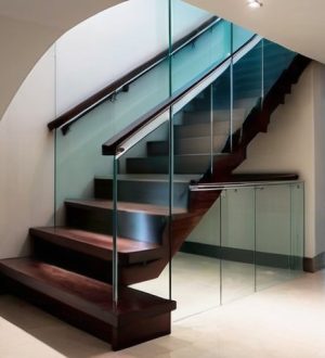 Перила в архитектуре: от истории до современных тенденций дизайна