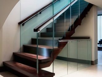 Перила в архитектуре: от истории до современных тенденций дизайна