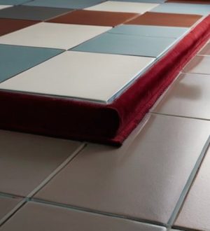 Советы по укладке плитки без бордюра: от подготовки до завершения