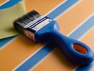 Эффективные способы удаления жидких гвоздей с обоев: как сохранить их целостность?