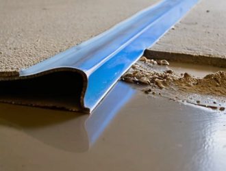 Эффективный уход за полусухой стяжкой: секреты долговечности и надежности вашего пола