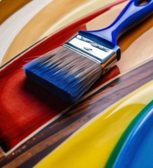 Эмаль для дерева: как выбрать, покрасить и продлить срок службы покрытия