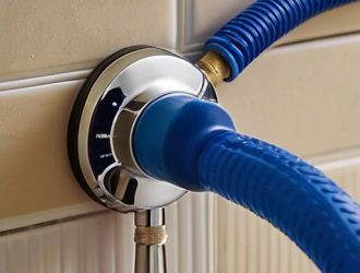 Как правильно открутить лейку душа от шланга: пошаговое руководство для домашних мастеров