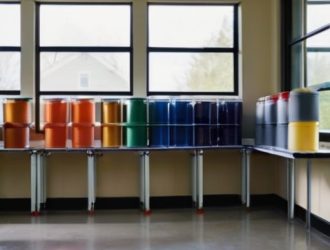 Как правильно покрасить пластиковые откосы: от выбора материалов до ухода за покрытием