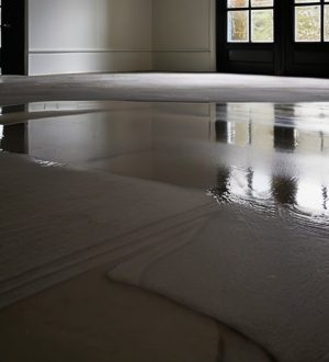 Как правильно поливать полусухую стяжку: советы для долговечного пола