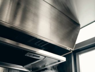 Как правильно ухаживать за угольным фильтром кухонной вытяжки: советы и рекомендации