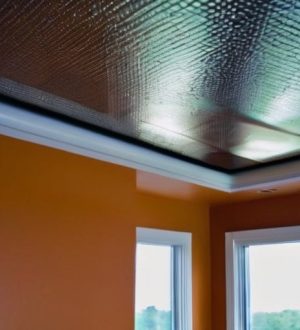 Как справиться с провисанием натяжного потолка: причины, последствия и решения