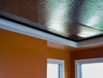 Как справиться с провисанием натяжного потолка: причины, последствия и решения