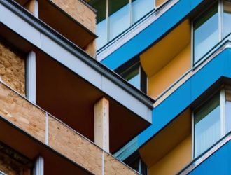 Мягкий фасад на ОСБ: пошаговое руководство по монтажу и уходу за ним