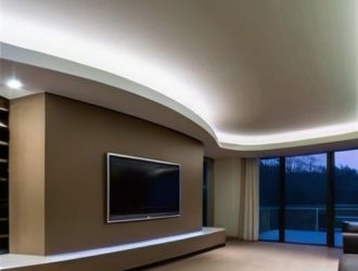 Натяжные потолки на кривых стенах: как создать идеальный интерьер без недостатков