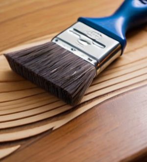 Покраска дерева водоэмульсионной краской: преимущества, техника и советы по уходу